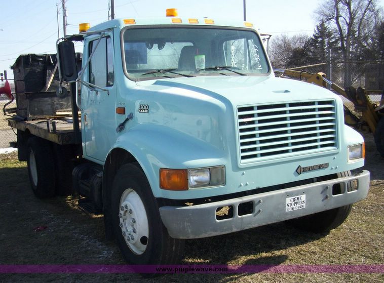 image for item 4607 1998 International Series 4700 truck