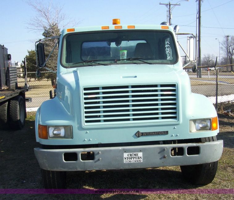 image for item 4607 1998 International Series 4700 truck