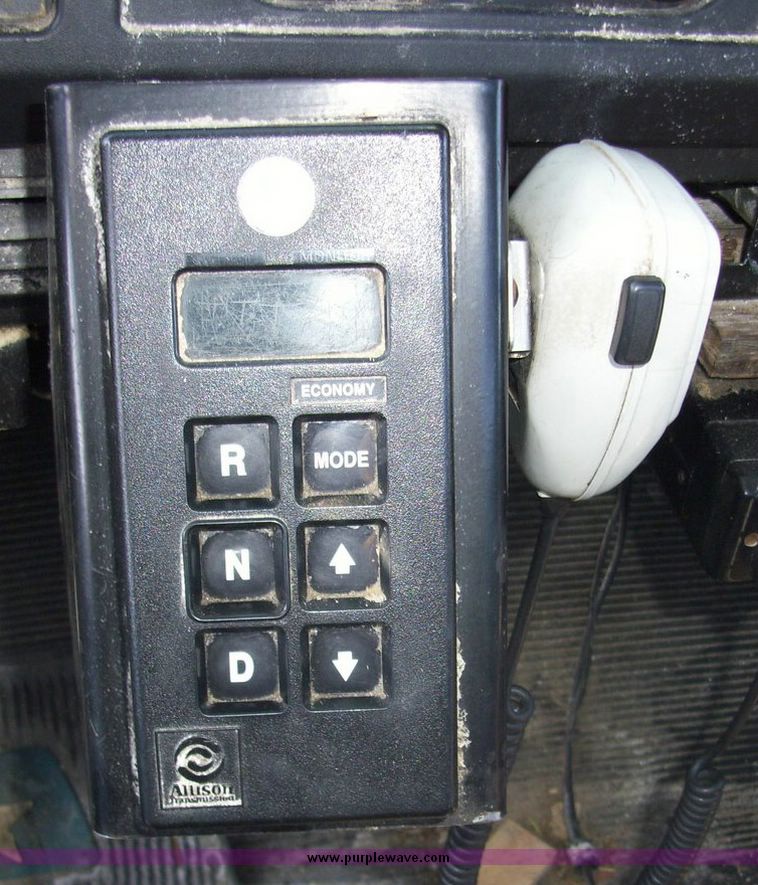 image for item 4607 1998 International Series 4700 truck