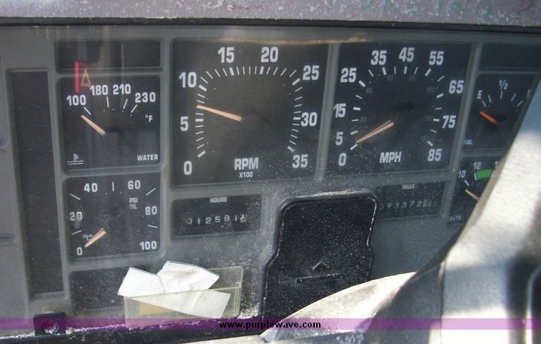 image for item 4607 1998 International Series 4700 truck