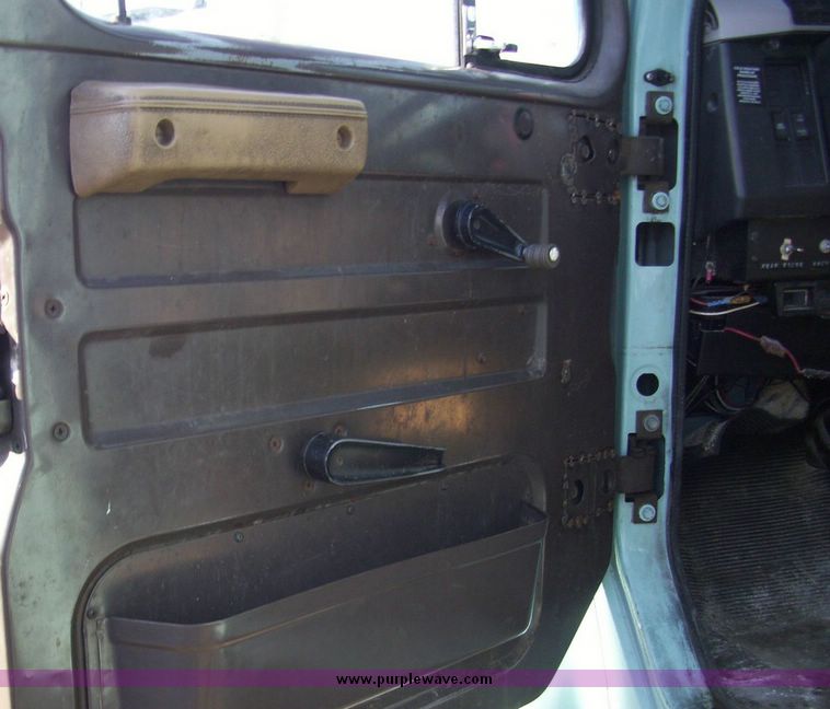 image for item 4607 1998 International Series 4700 truck