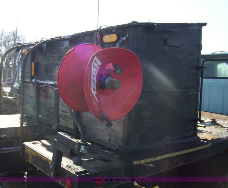 image for item 4607 1998 International Series 4700 truck