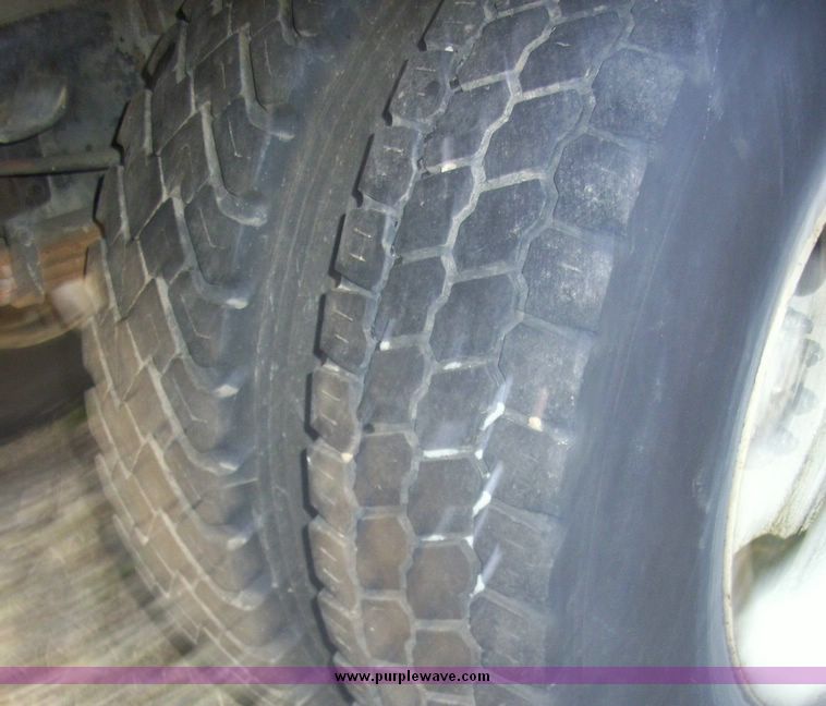 image for item 4607 1998 International Series 4700 truck