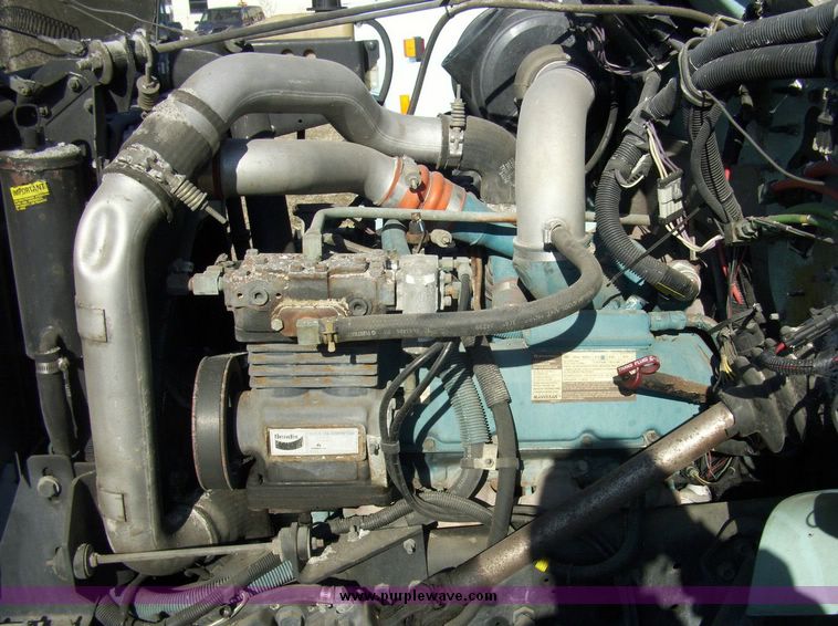 image for item 4607 1998 International Series 4700 truck