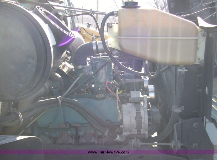 image for item 4607 1998 International Series 4700 truck