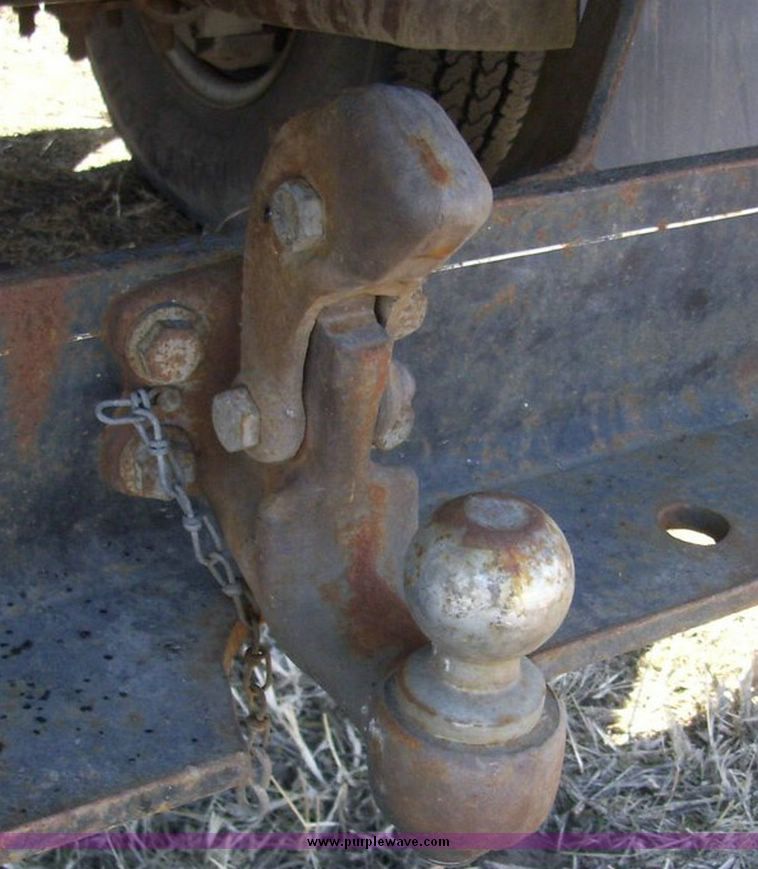 image for item 4609 1997 Ford F47 Super Duty