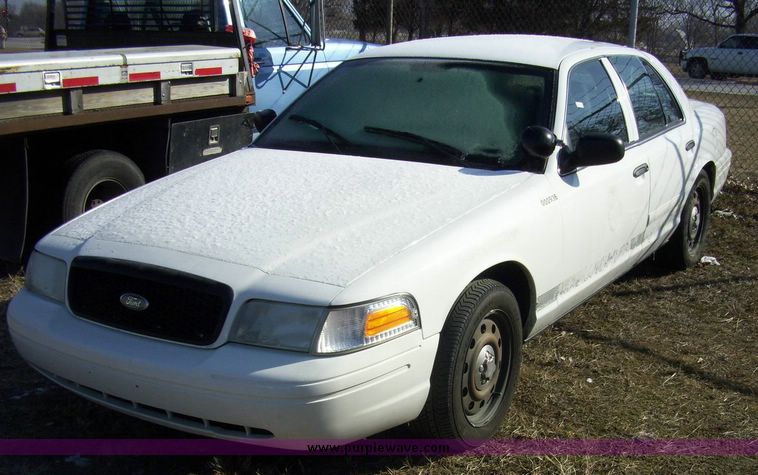 image for item 4610 2006 Ford Crown Victoria Police Interceptor