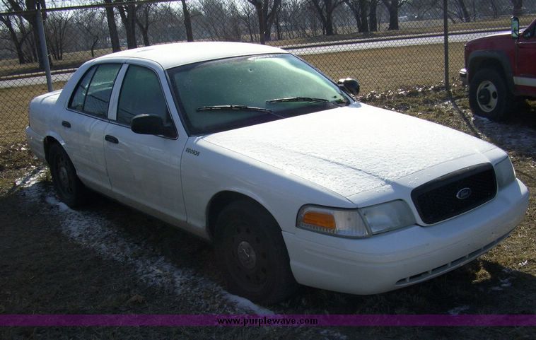 image for item 4610 2006 Ford Crown Victoria Police Interceptor