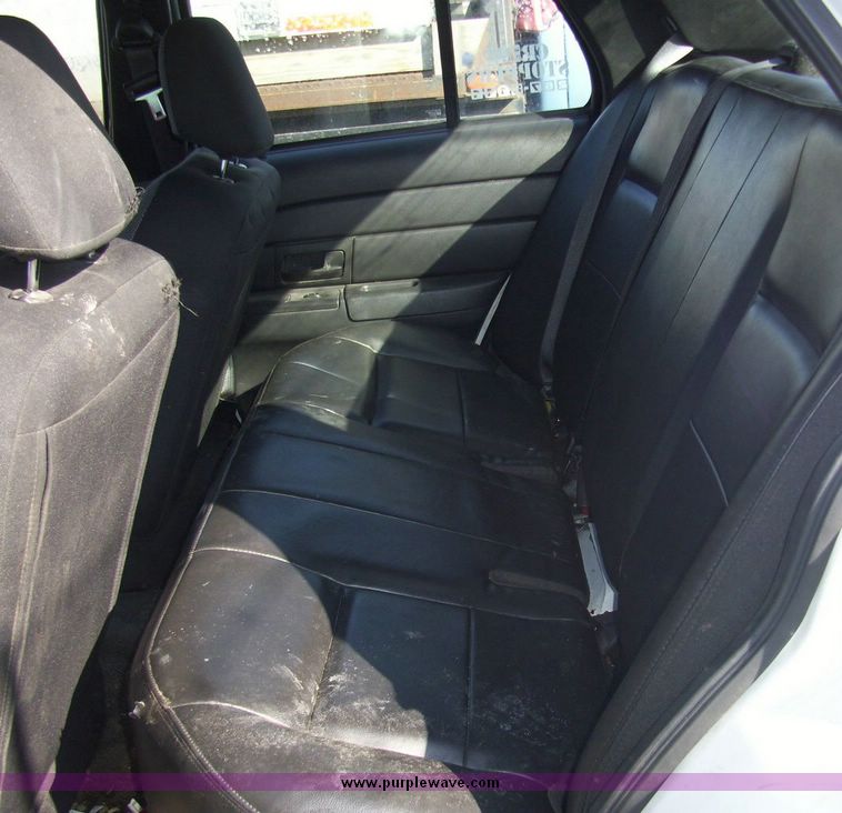 image for item 4610 2006 Ford Crown Victoria Police Interceptor