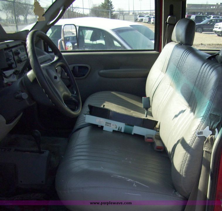 image for item 4611 1996 Chevrolet K3500 utility truck