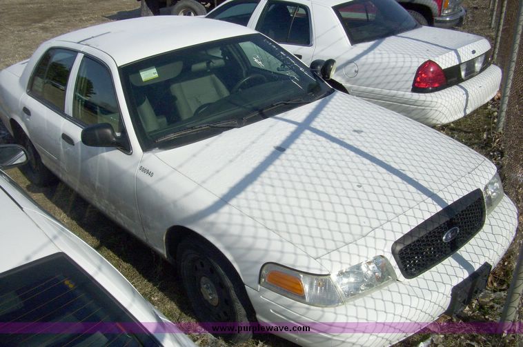 image for item 4613 2006 Ford Crown Victoria Police Interceptor