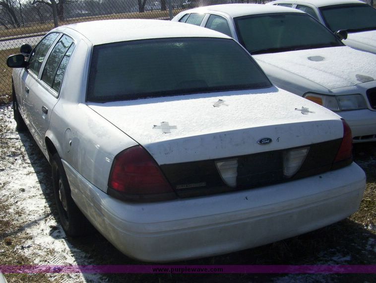 image for item 4613 2006 Ford Crown Victoria Police Interceptor