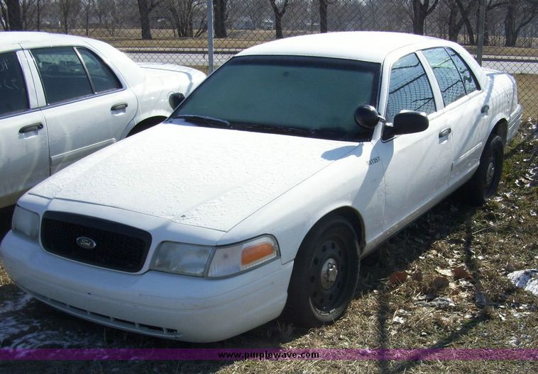 image for item 4615 2006 Ford Crown Victoria Police Interceptor