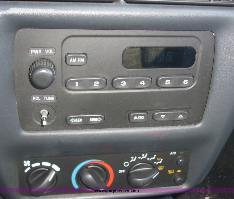 image for item 4621 2002 Chevrolet Cavalier
