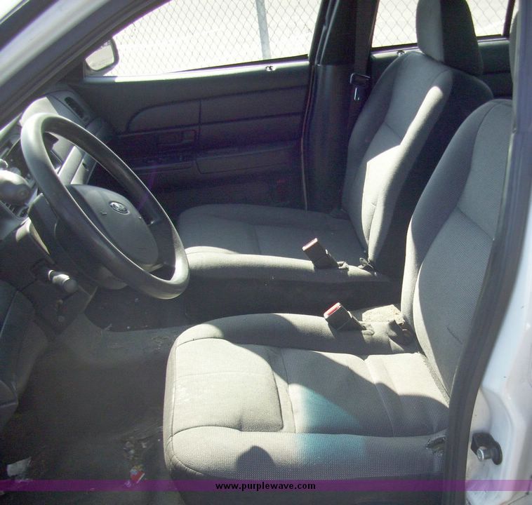 image for item 4622 2006 Ford Crown Victoria Police Interceptor
