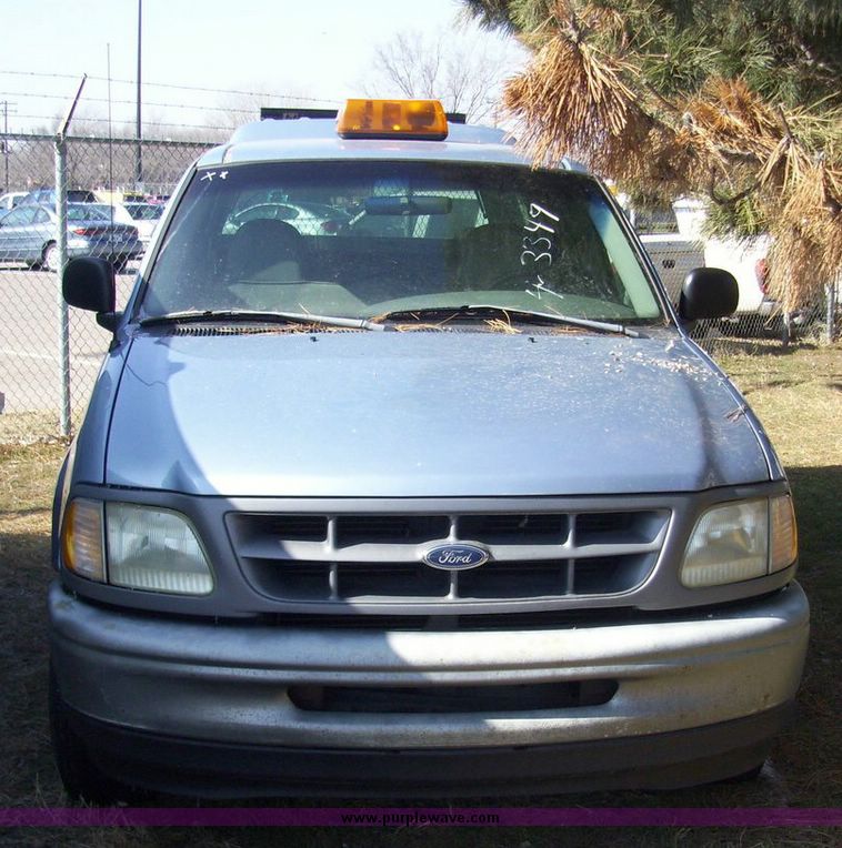 image for item 4624 1998 Ford F150 pickup