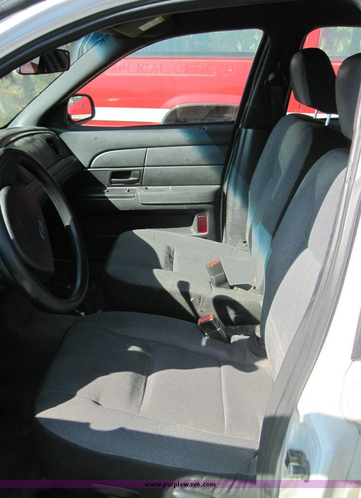 image for item 4625 2006 Ford Crown Victoria Police Interceptor