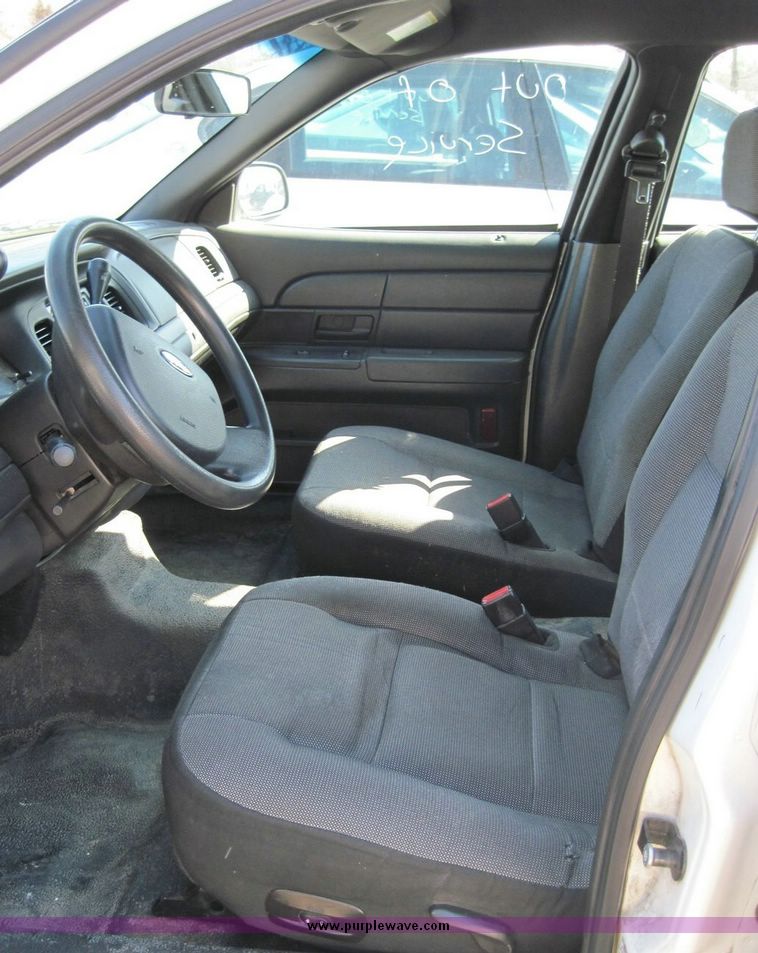 image for item 4626 2006 Ford Crown Victoria Police Interceptor