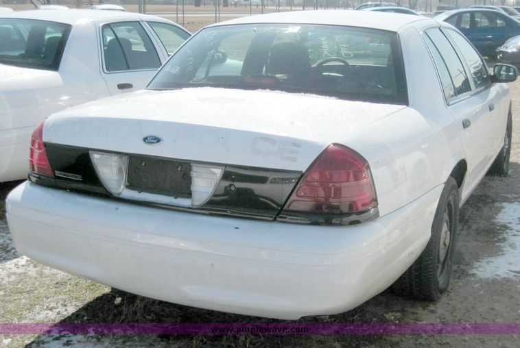 image for item 4631 2006 Ford Crown Victoria Police Interceptor