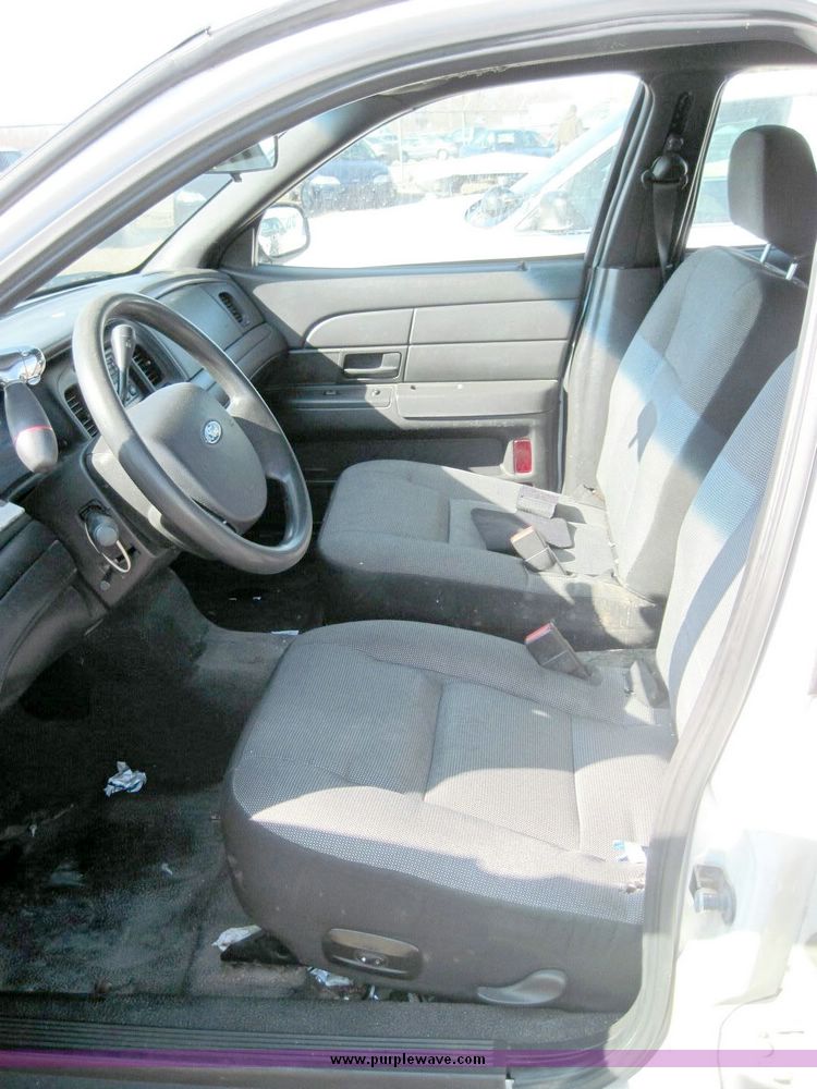 image for item 4635 2006 Ford Crown Victoria Police Interceptor
