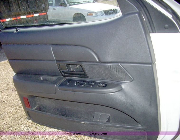 image for item 4636 2006 Ford Crown Victoria Police Interceptor