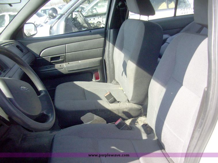 image for item 4637 2006 Ford Crown Victoria Police Interceptor