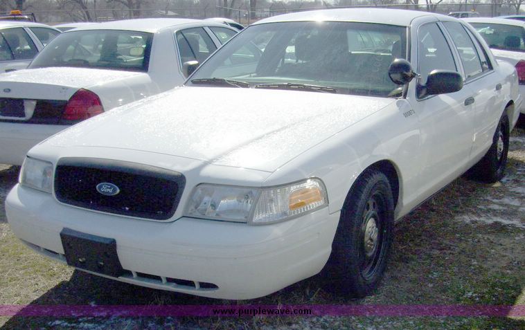 image for item 4640 2006 Ford Crown Victoria Police Interceptor