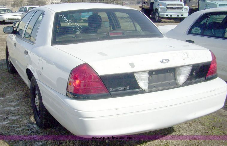 image for item 4640 2006 Ford Crown Victoria Police Interceptor