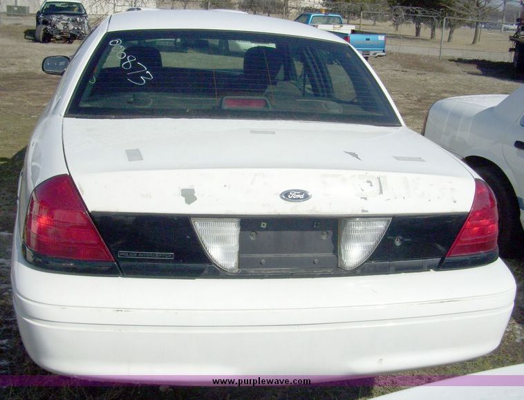 image for item 4640 2006 Ford Crown Victoria Police Interceptor