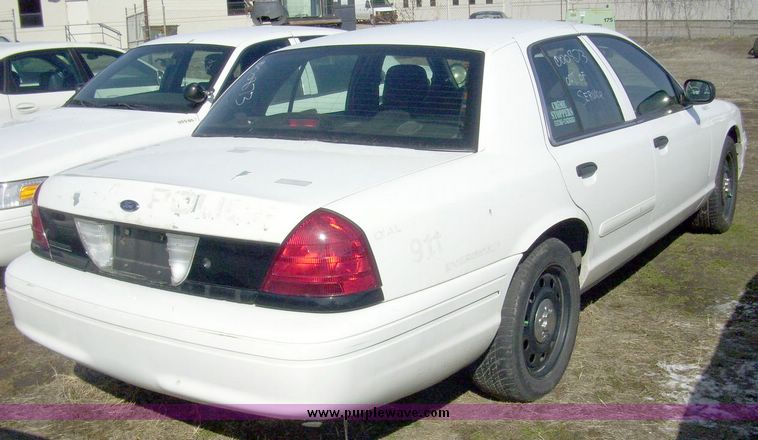 image for item 4640 2006 Ford Crown Victoria Police Interceptor