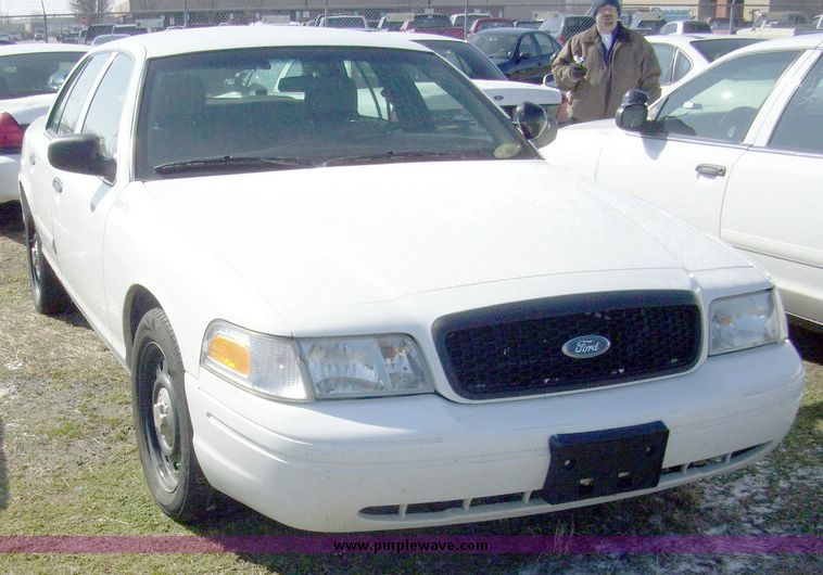 image for item 4640 2006 Ford Crown Victoria Police Interceptor