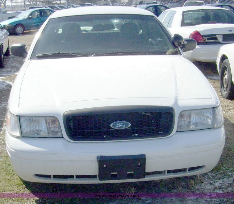image for item 4640 2006 Ford Crown Victoria Police Interceptor