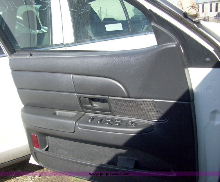 image for item 4640 2006 Ford Crown Victoria Police Interceptor