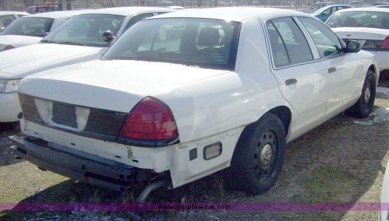 image for item 4641 2006 Ford Crown Victoria Police Interceptor