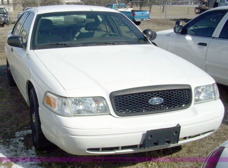 image for item 4641 2006 Ford Crown Victoria Police Interceptor