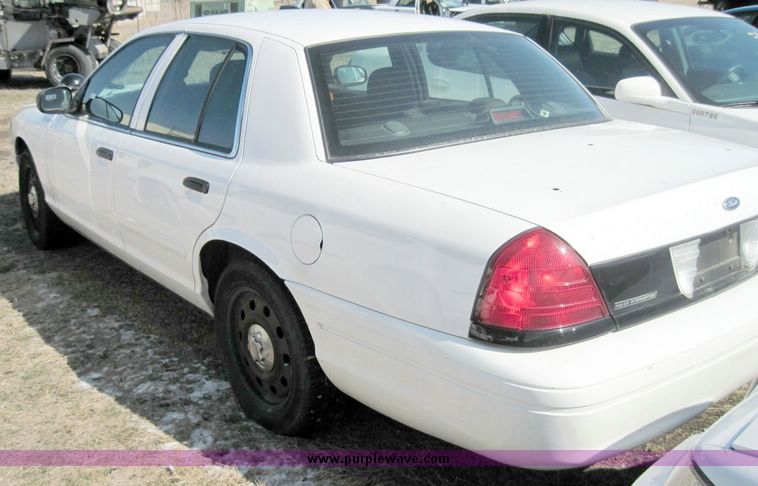image for item 4646 2006 Ford Crown Victoria Police Interceptor