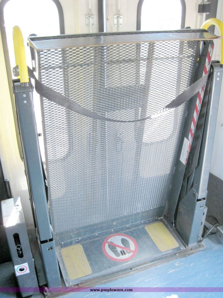 image for item 4650 2003 Ford E450 Super Duty El Dorado Paratransit van