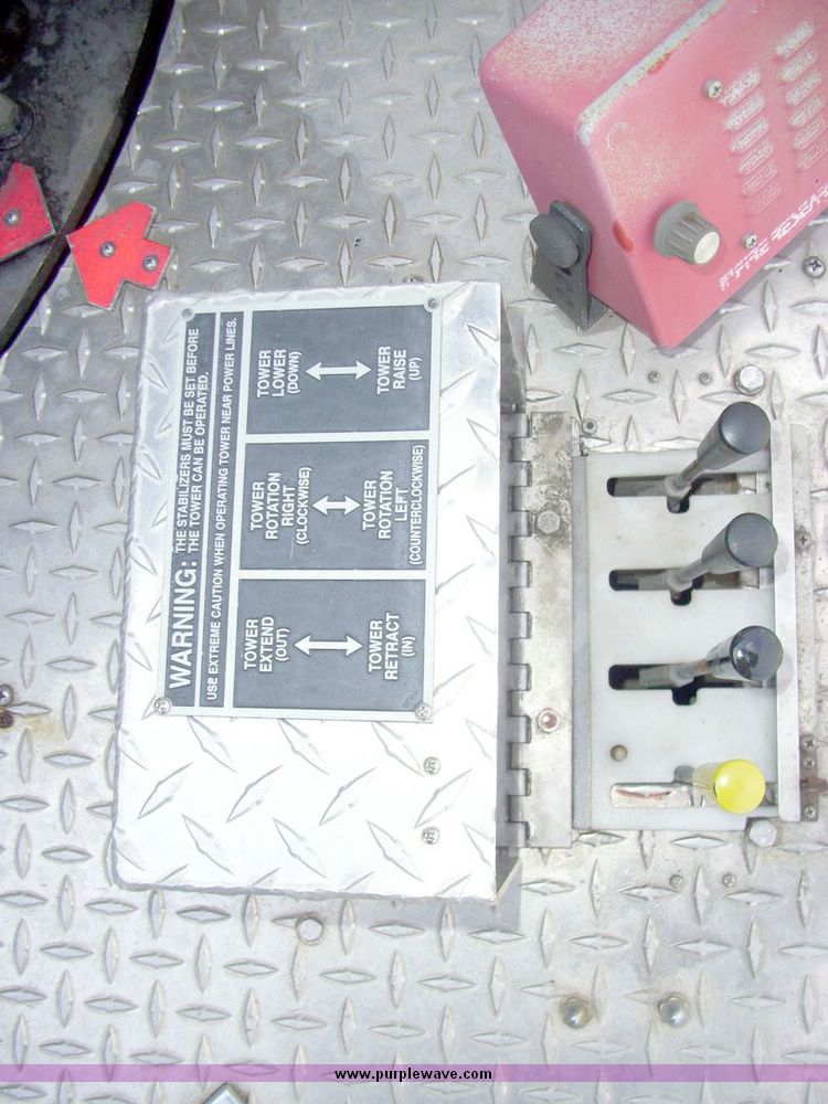 image for item 4651 1993 Sutphen HS2789 75' Quint aerial platform truck