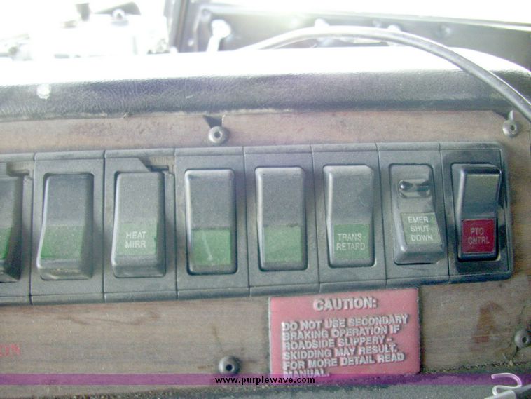 image for item 4651 1993 Sutphen HS2789 75' Quint aerial platform truck
