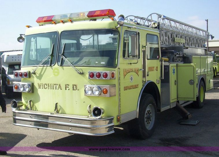image for item 4652 1987 Sutphen MT1063 75' Quint pumper platform truck