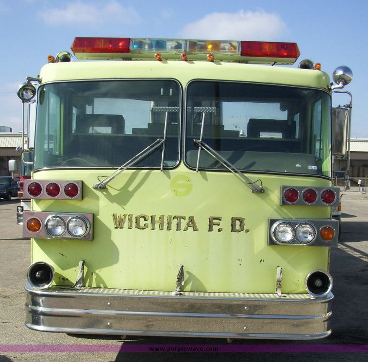 image for item 4652 1987 Sutphen MT1063 75' Quint pumper platform truck
