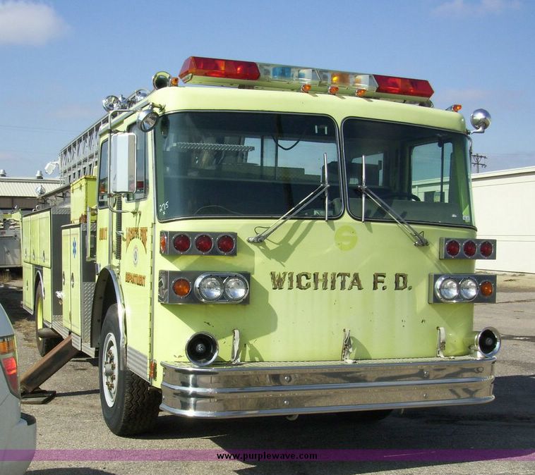 image for item 4652 1987 Sutphen MT1063 75' Quint pumper platform truck
