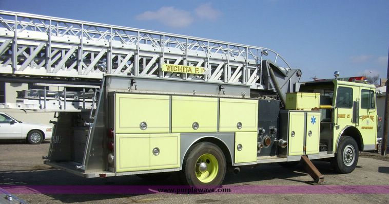 image for item 4652 1987 Sutphen MT1063 75' Quint pumper platform truck