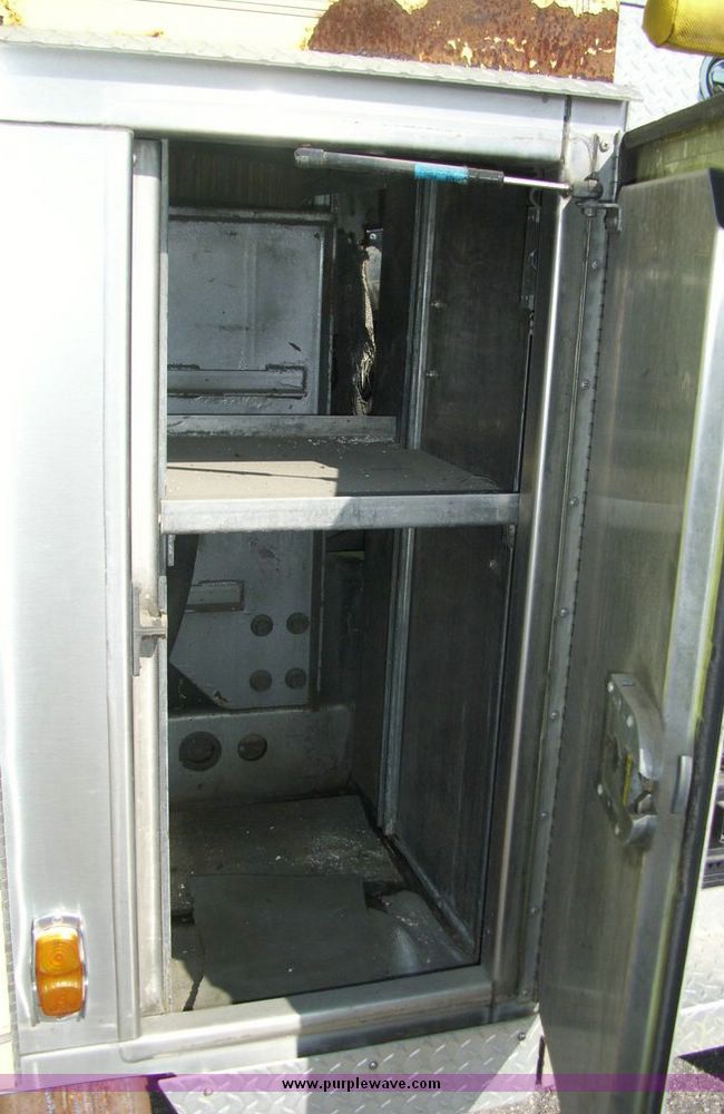 image for item 4652 1987 Sutphen MT1063 75' Quint pumper platform truck