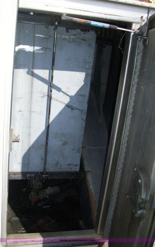 image for item 4652 1987 Sutphen MT1063 75' Quint pumper platform truck