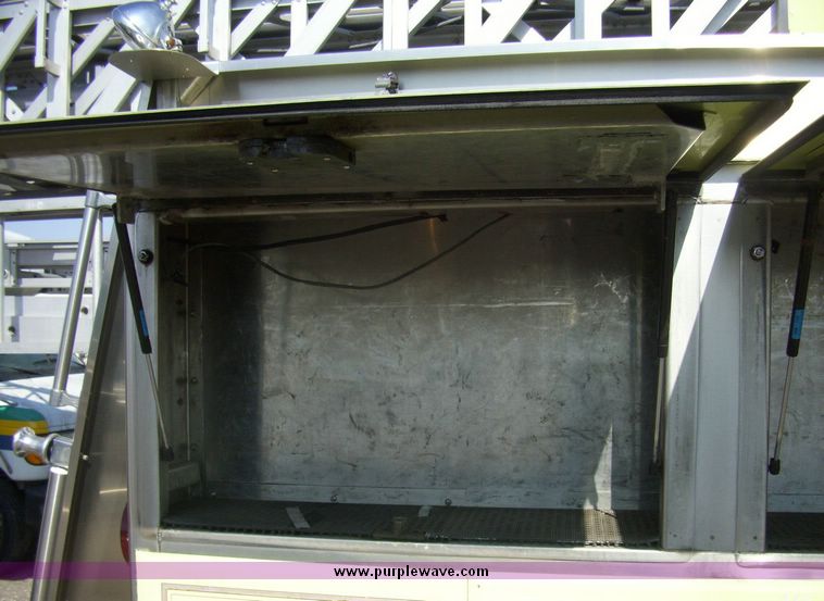 image for item 4652 1987 Sutphen MT1063 75' Quint pumper platform truck