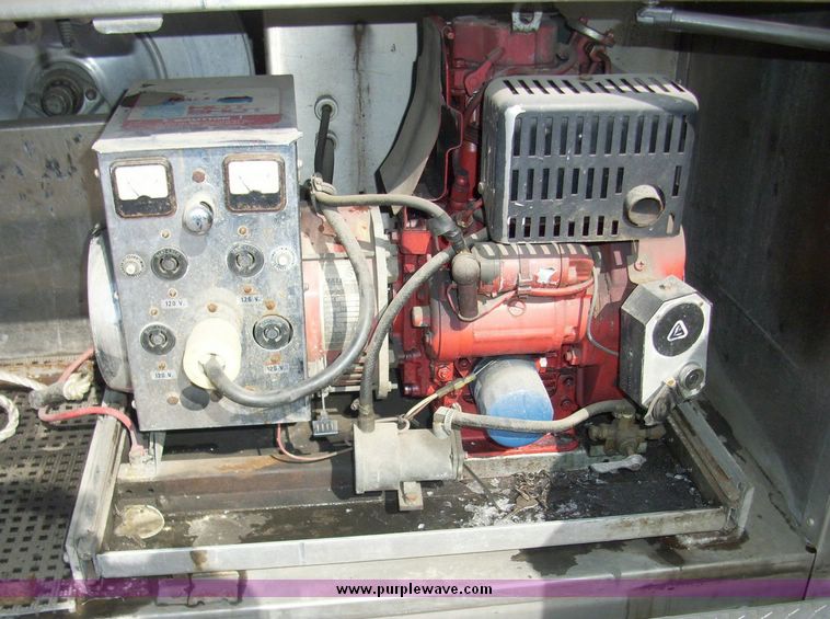 image for item 4652 1987 Sutphen MT1063 75' Quint pumper platform truck