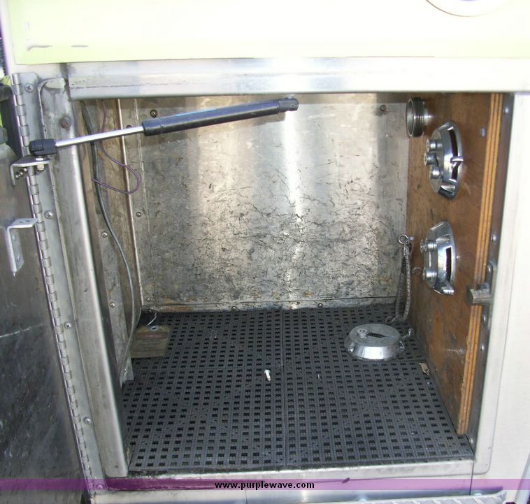 image for item 4652 1987 Sutphen MT1063 75' Quint pumper platform truck