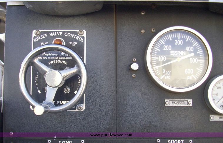 image for item 4652 1987 Sutphen MT1063 75' Quint pumper platform truck