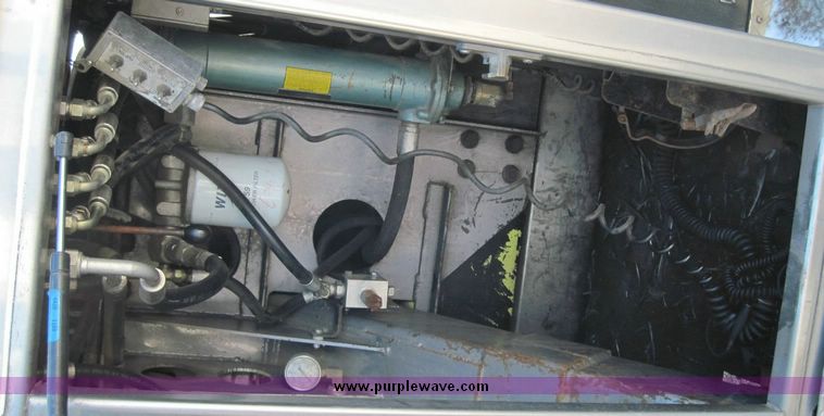 image for item 4652 1987 Sutphen MT1063 75' Quint pumper platform truck